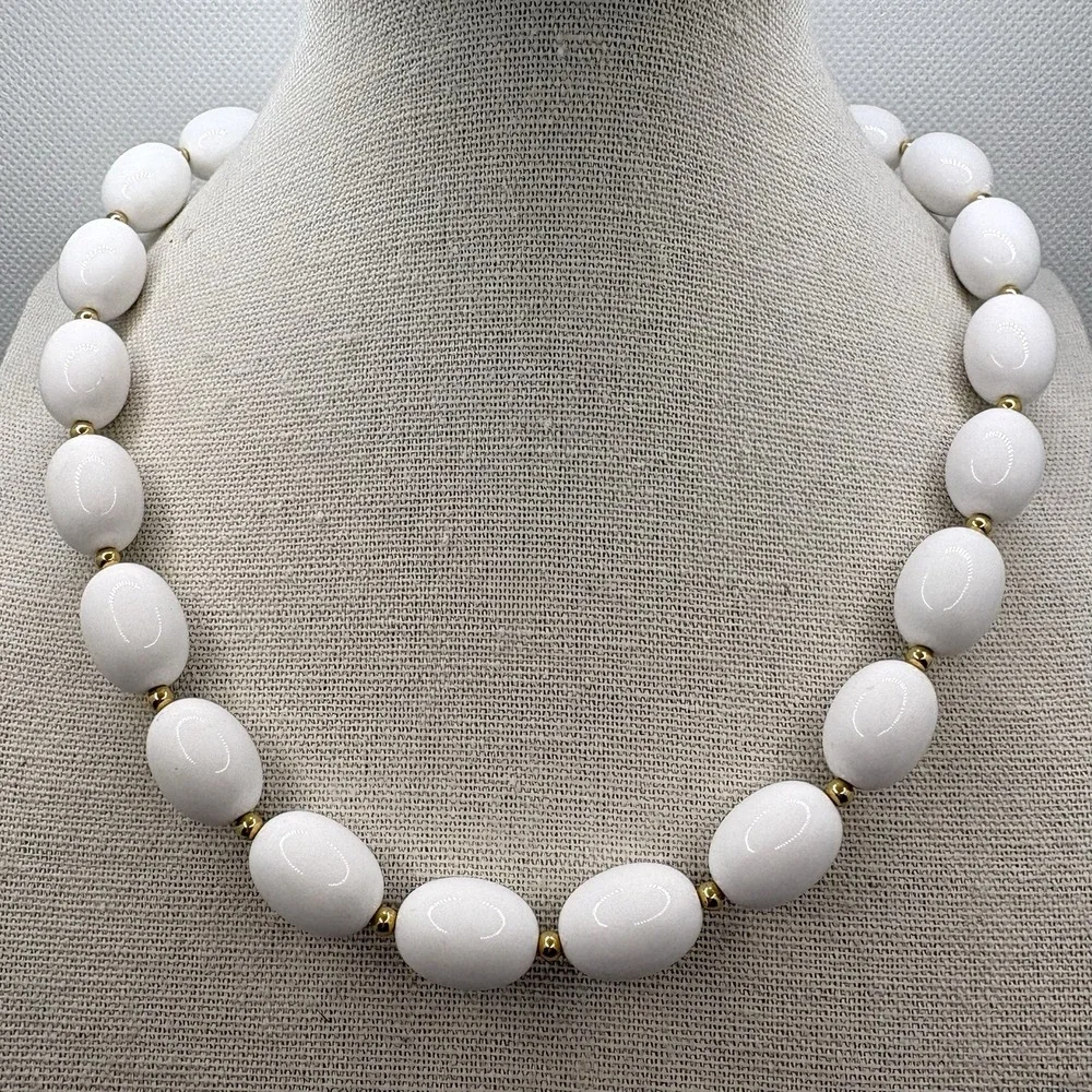 Vintage Joan‎ Rivers White Lucite Choker Necklace Oval Beaded Japan 17